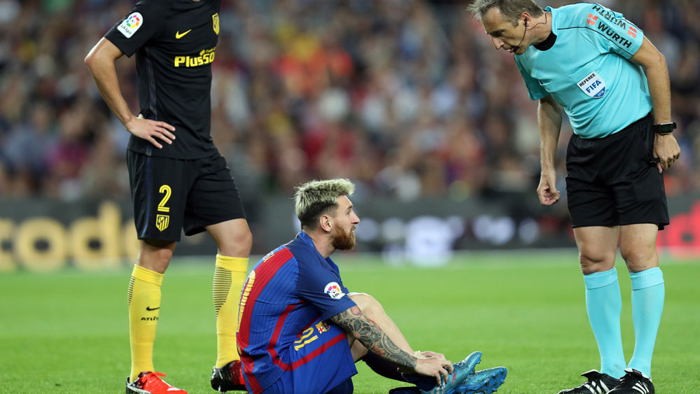 Lionel Messi suffers an abductor muscle injury against Atletico Madrid