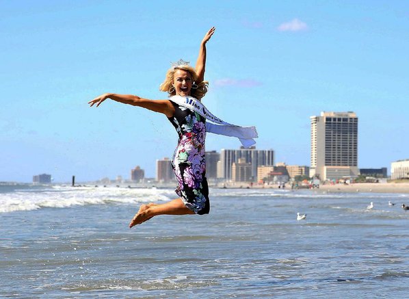 Miss Arkansas Savvy Shields Crowned Miss America 2017