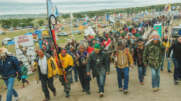 US freezes work on a North Dakota oil pipeline opposed by Native Americans who says it could endanger their drinking water and sacred sites