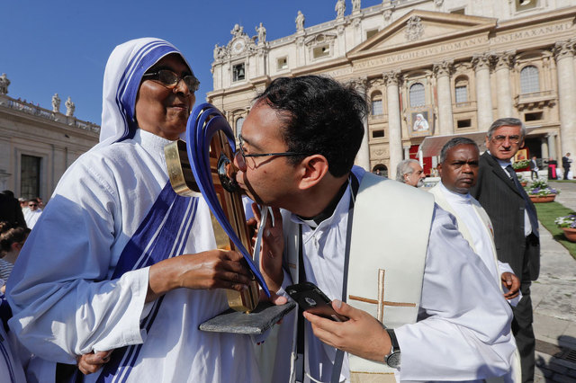 Pope declares Mother Teresa a saint and model of mercy