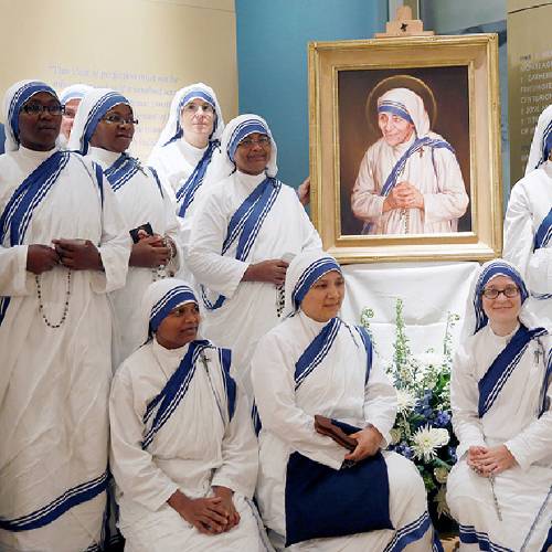 Mother Teresa's order the Missionaries of Charity and artist Chas Fagan gather after the unveiling of an official canonization portrait of Mother Teresa at the John Paul II National Shrine in Washington