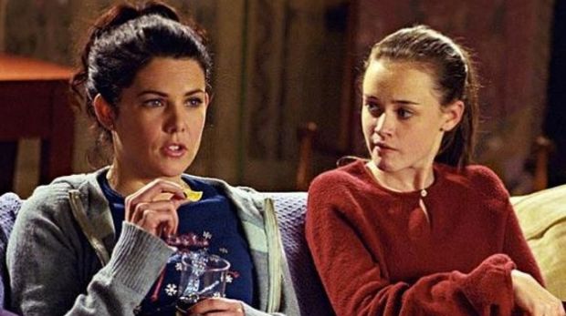 Mum daughter besties Lorelai and Rory in Gilmore Girls