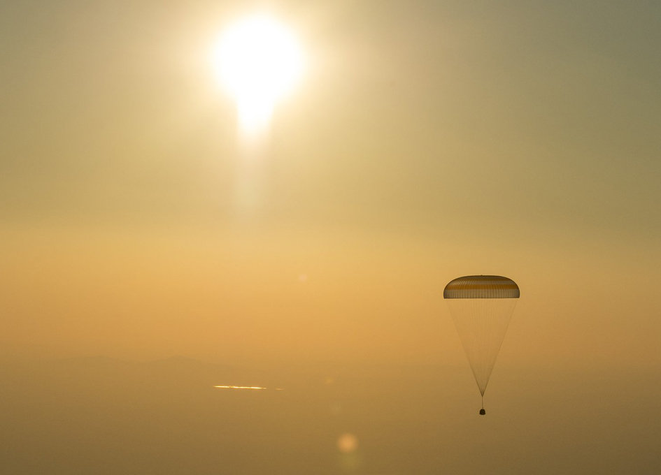 NASA  Bill Ingalls           Soyuz TMA-20M