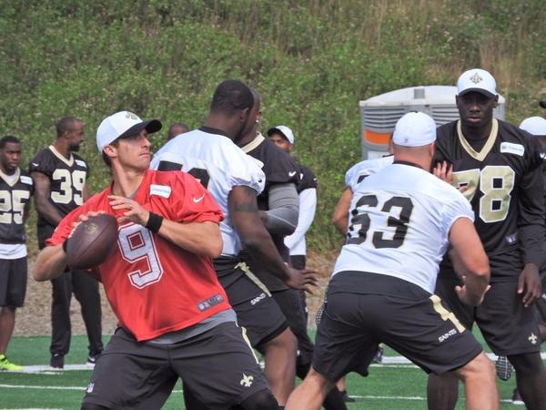 Drew Brees looking to pass during team drills