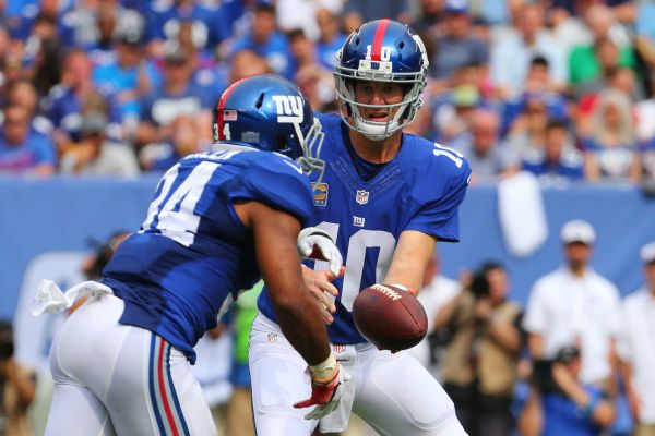 Eli Manning of the New York Giants hands