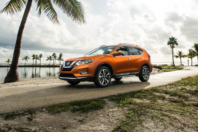 2017 Nissan Rogue SL AWD Front Three Quarter 01 660x440