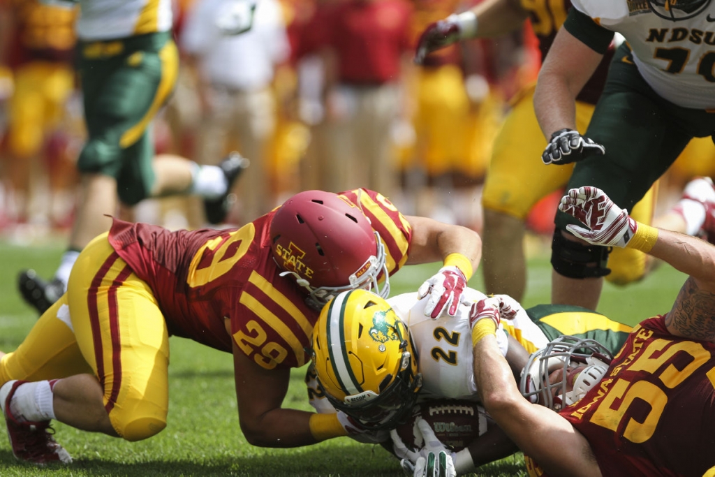 Football falls to NDSU 14-34