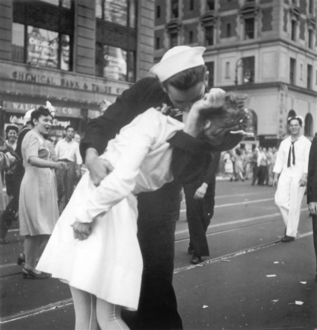 U.S. Navy a sailor and a nurse kiss passionately in Manhattan's Times Square as New York City celebrates the end of World War II