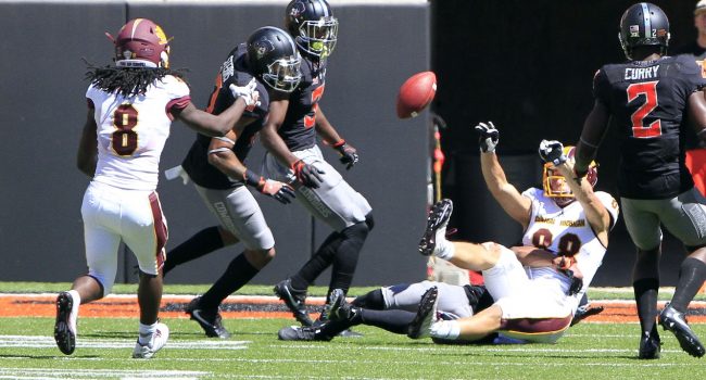 Central Michigan receiver Jesse Kroll laterals to teammate Corey Willis, leading to a final-play touchdown as the Chippewas stunned Oklahoma State 30-27