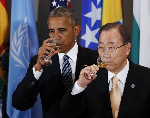 U.S. President Barack Obama left and United Nations Secretary General Ban Ki-moon share a toast at a luncheon during the United Nations General Assembly at United Nations headquarters Sept 20 2016