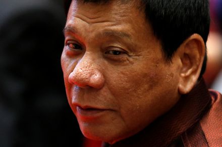 Barack Obama meets Philippine leader Rodrigo Duterte briefly despite insults