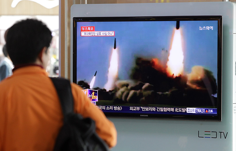 SEOUL SOUTH KOREA- MARCH 26 A Man watchs a television broadcast reporting the North Korean missile launch at the Seoul Railway Station