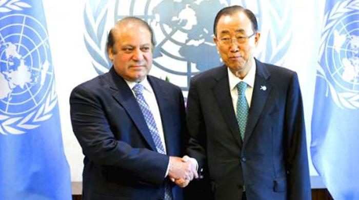 PM Pakistan Nawaz Sharief shaking hands with United Nations Secretary General Ban Ki-moon in New York