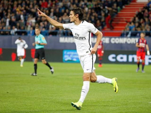 PSG's Edinson Cavani celebrates his goal