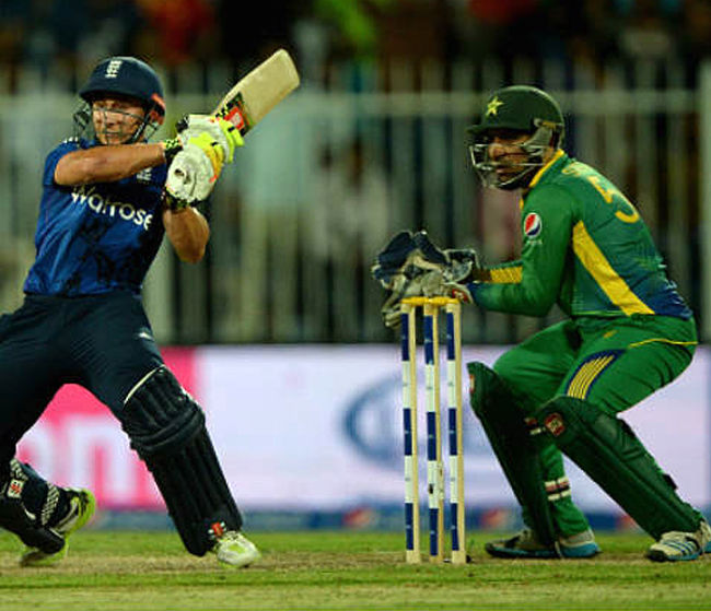 England thrashes Pakistan to take 4-0 lead