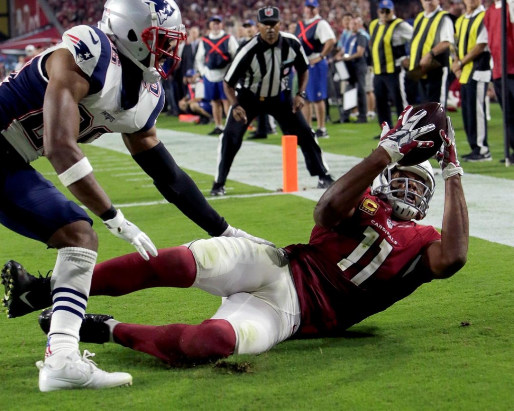 Arizona Cardinals wide receiver Larry Fitzgerald catches his career 100th touchdown pass during the second half of an NFL football game Sunday Sept. 11 2016 in Glendale