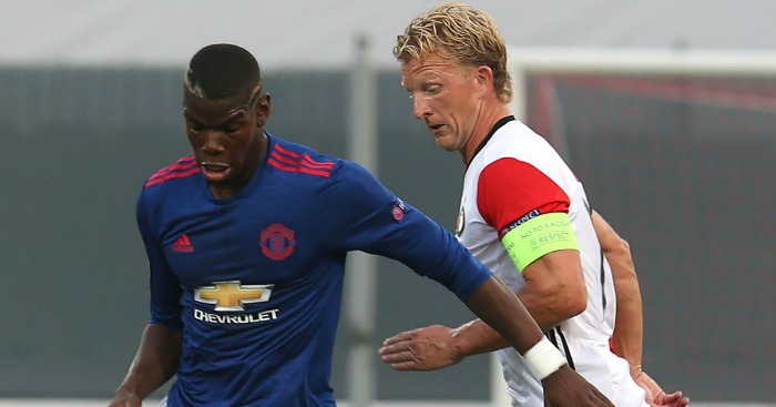 Paul Pogba Watched closely by Dirk Kuyt