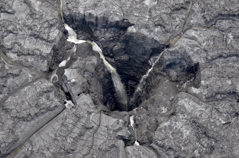 Florida sinkhole at Mosaic Co fertilizer site leaks radioactive water