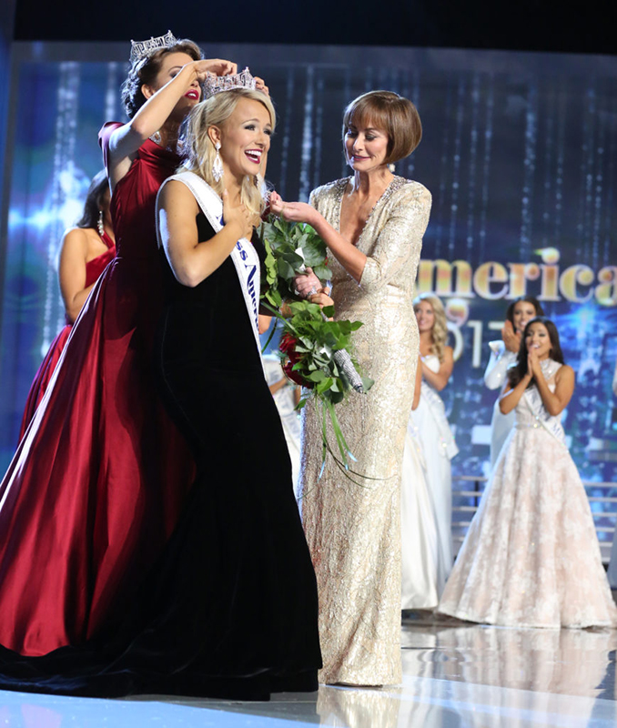 University of Arkansas senior Savvy Shields is crowned Miss America