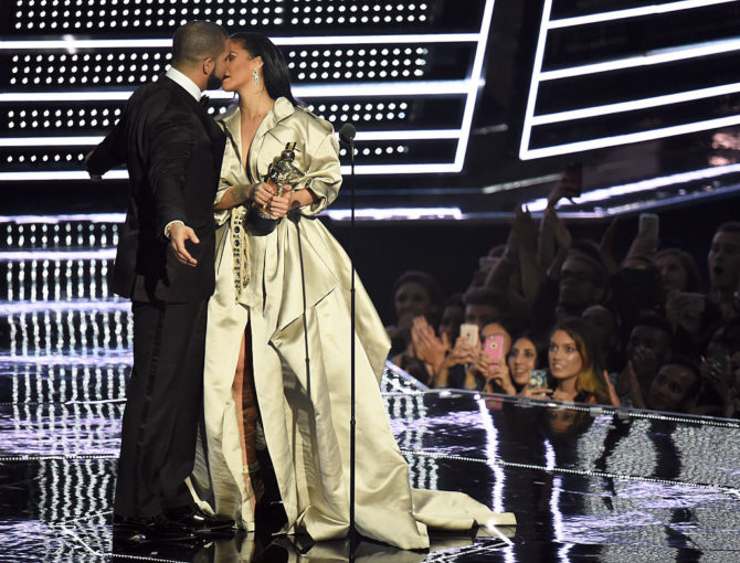 Drake Planning To Propose To Rihanna After VMAs Gush