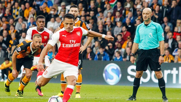 Arsenal's Alexis Sanchez misses penalty during their English Premier League soccer match against Hull at the KCOM Stadium Hull England. | AP