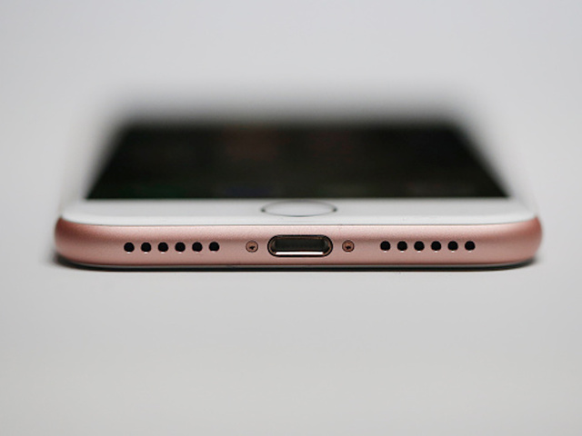 Apple sets stage for iPhone 7, many already waiting for 8