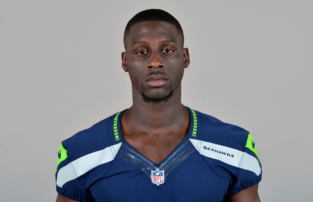 Seahawks DB Jeremy Lane sits during national anthem in Oakland