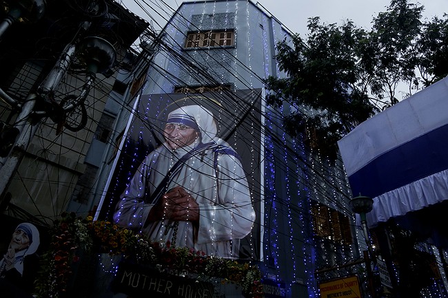 Pope declares Mother Teresa a saint and model of mercy