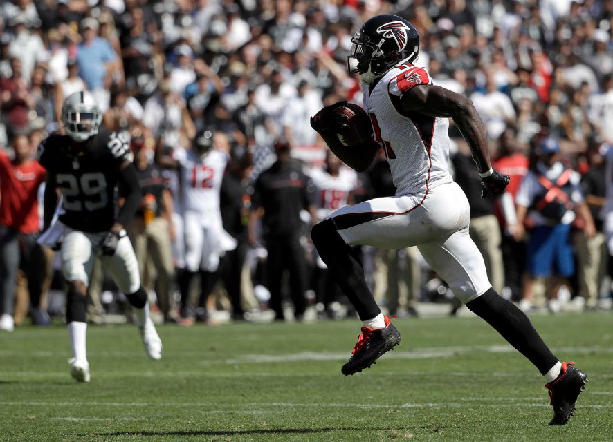 Atlanta Falcons wide receiver Julio Jones scores