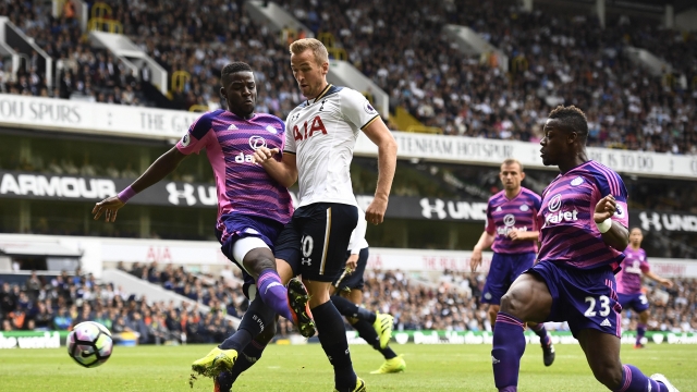 Premier League wrap Hotspurs fly as Kane strike sinks Sunderland Crystal Palace Southampton win