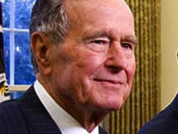 George H.W. Bush Voting for Hillary Clinton Official