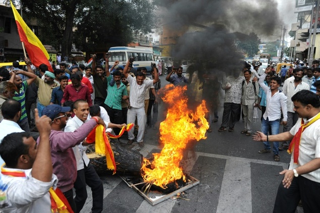 Protesters shout slogans and burn an effigy of Tamil Nadu chief minister J Jayalalithaa in Bangalore