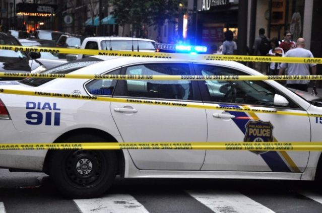 Philly cops praised for 'restraint&#39 after teen shoots at officers