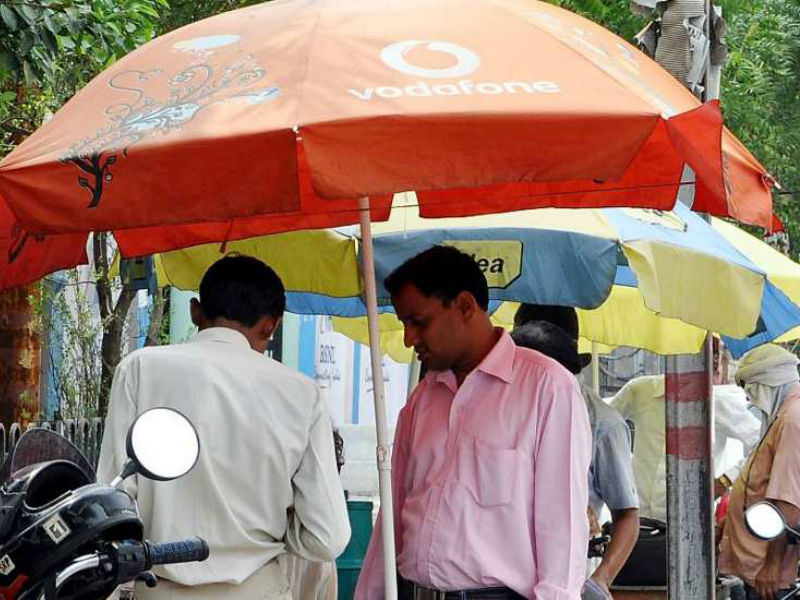 Vodafone and Idea Cellular trim down 4G tariff to compete with Jio