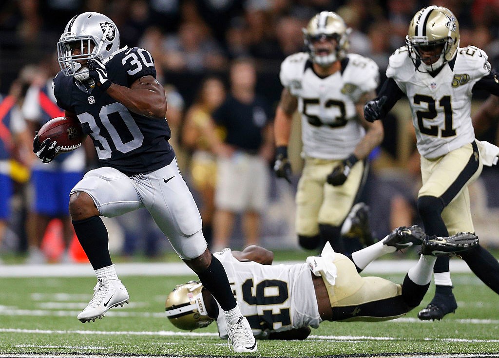 Carr, Raiders rally to beat Saints 35-34