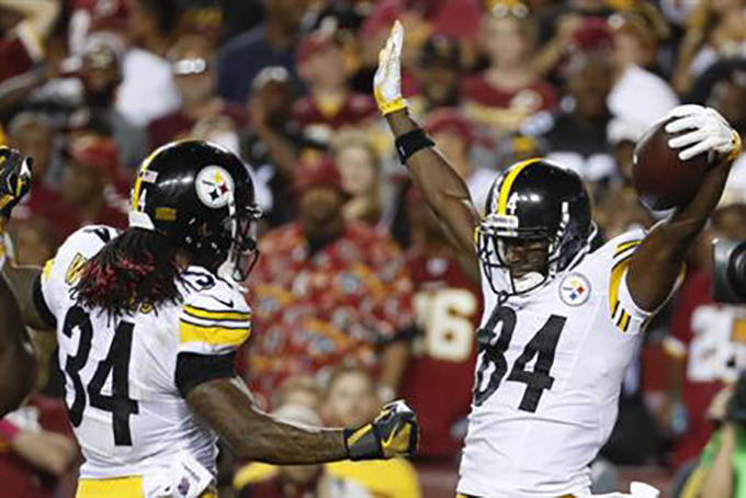 Pittsburgh Steelers wide receiver Antonio Brown celebrates his touchdown with running back De Angelo Williams during the first half of an NFL football game against the Washington Redskins in Landover Md. Monday Sept. 12 2016. (AP