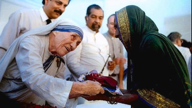 After lifetime with the poor, Mother Teresa speeds to sainthood