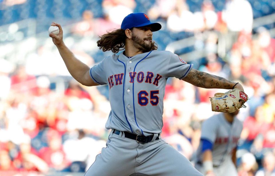 New York Mets starting pitcher Robert Gsellman throws