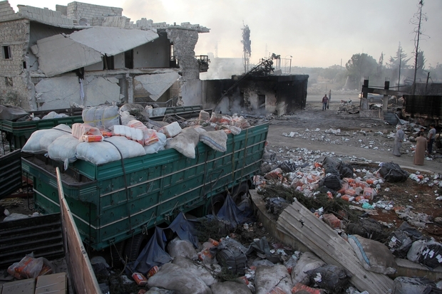 Syria: UN aid convoy hit near Aleppo as ceasefire ends