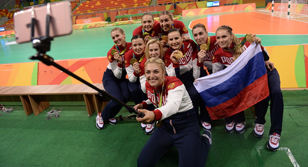 The Russian national team winners of the gold medal in women's handball at the XXXI Summer Olympics during the medal ceremony