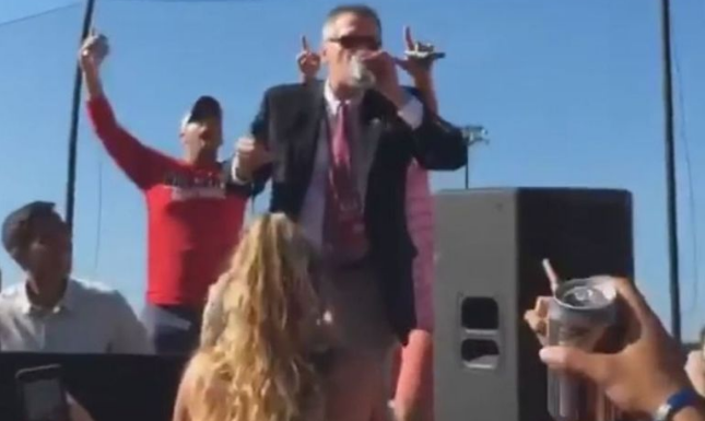 Rutgers shuts down student tailgate after AD Pat Hobbs chugs beer