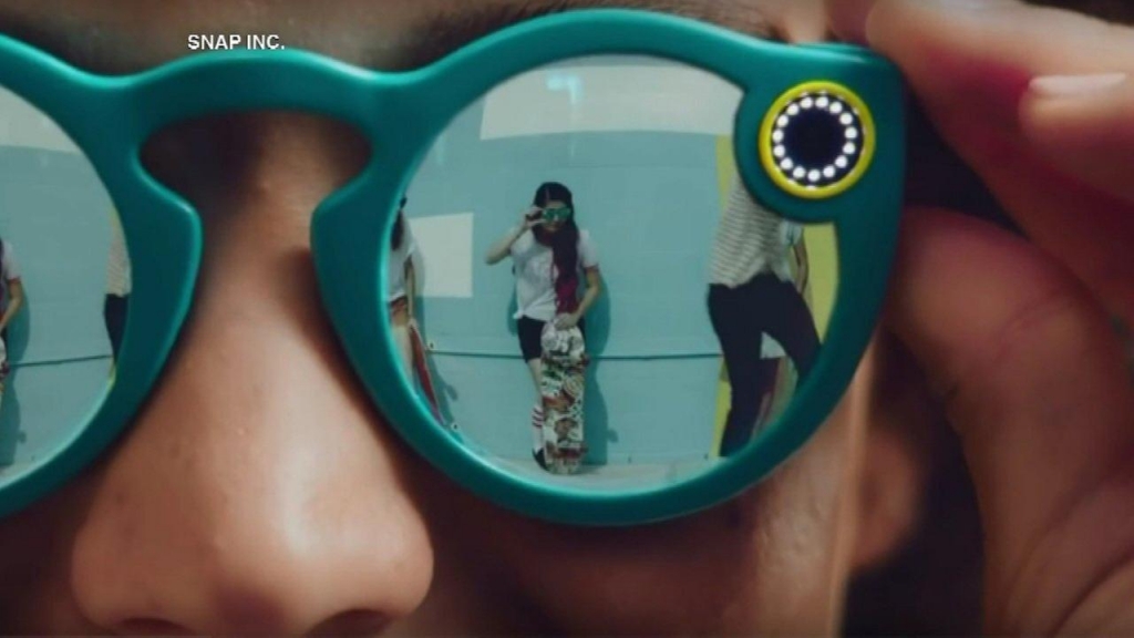 Snapchat debuts recording 'Spectacles&#39