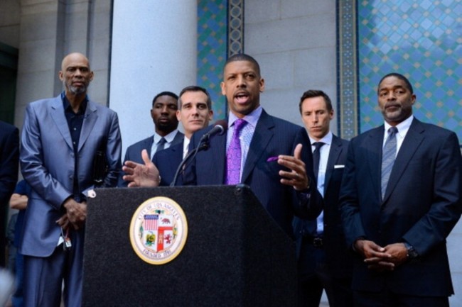 Sacramento Mayor Kevin Johnson giving a speech during an event