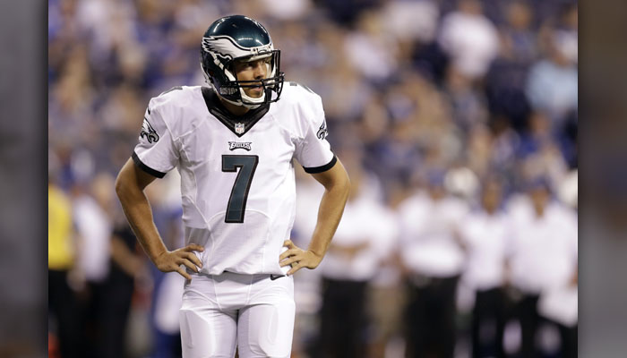 The Philadelphia Eagles traded quarterback Sam Bradford to the Minnesota Vikings for a first-round pick in 2017 and a fourth-round pick in 2018