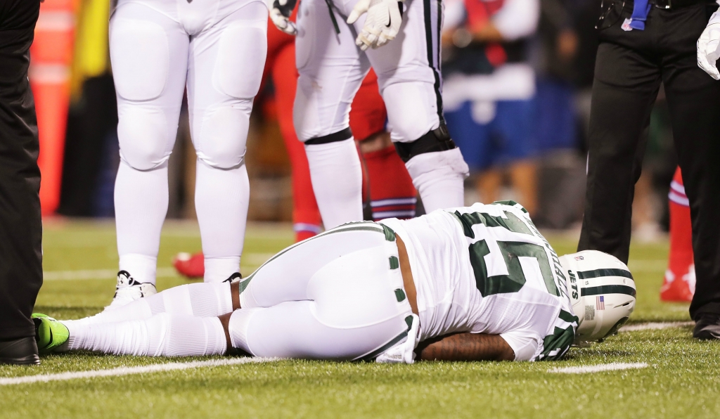 Brandon Marshall suffers knee injury