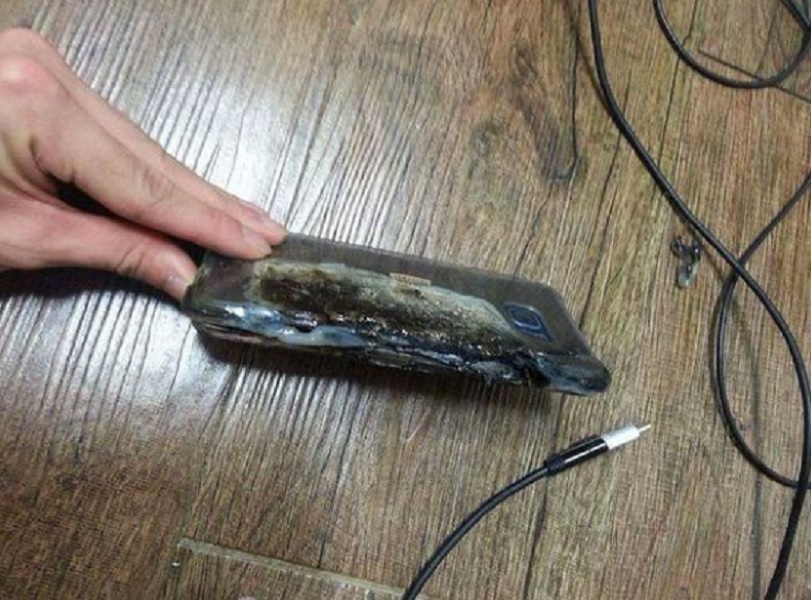 Samsung Delays Note7 Shipments After Users Report Exploding Batteries