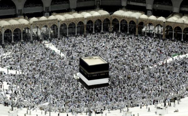 Muslim pilgrims prepare themselves for Friday prayers