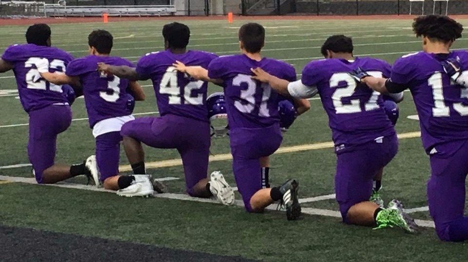 Seattle high school football team kneels for national anthem