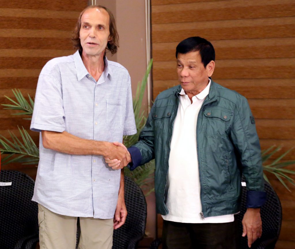 Sekkingstad and Duterte shaking hands during their meeting in Davao City. Pic AP