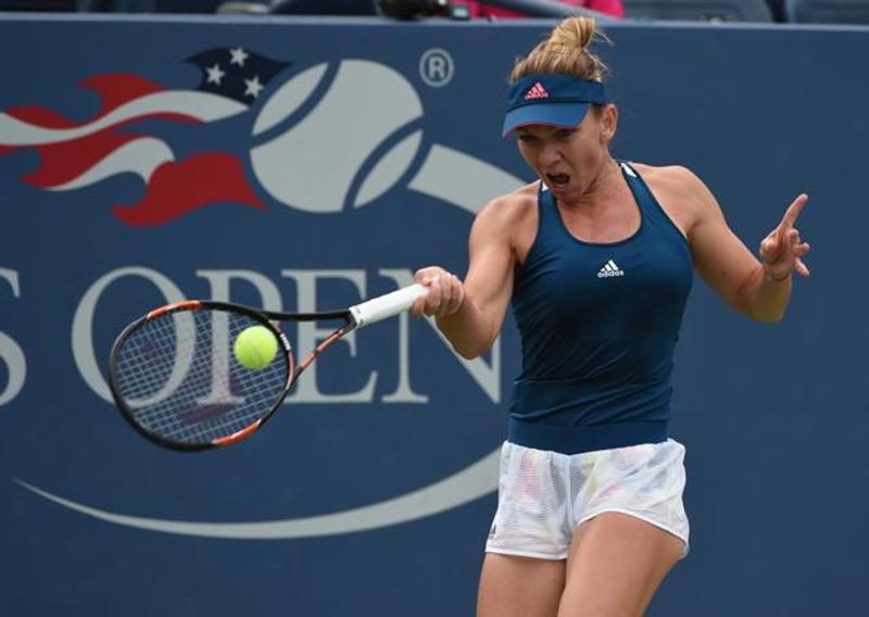 Simona Halep of Romania returns a shot against Carla Suárez Navarro